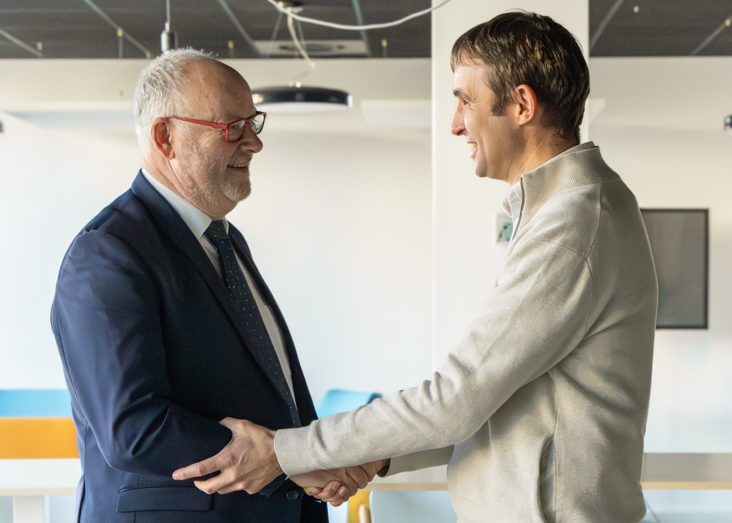 Artésial reprend l'activité de la société Micromégas, spécialisée dans la montée en compétence des équipes industrielles de grands groupes internationaux de l'agroalimentaire.